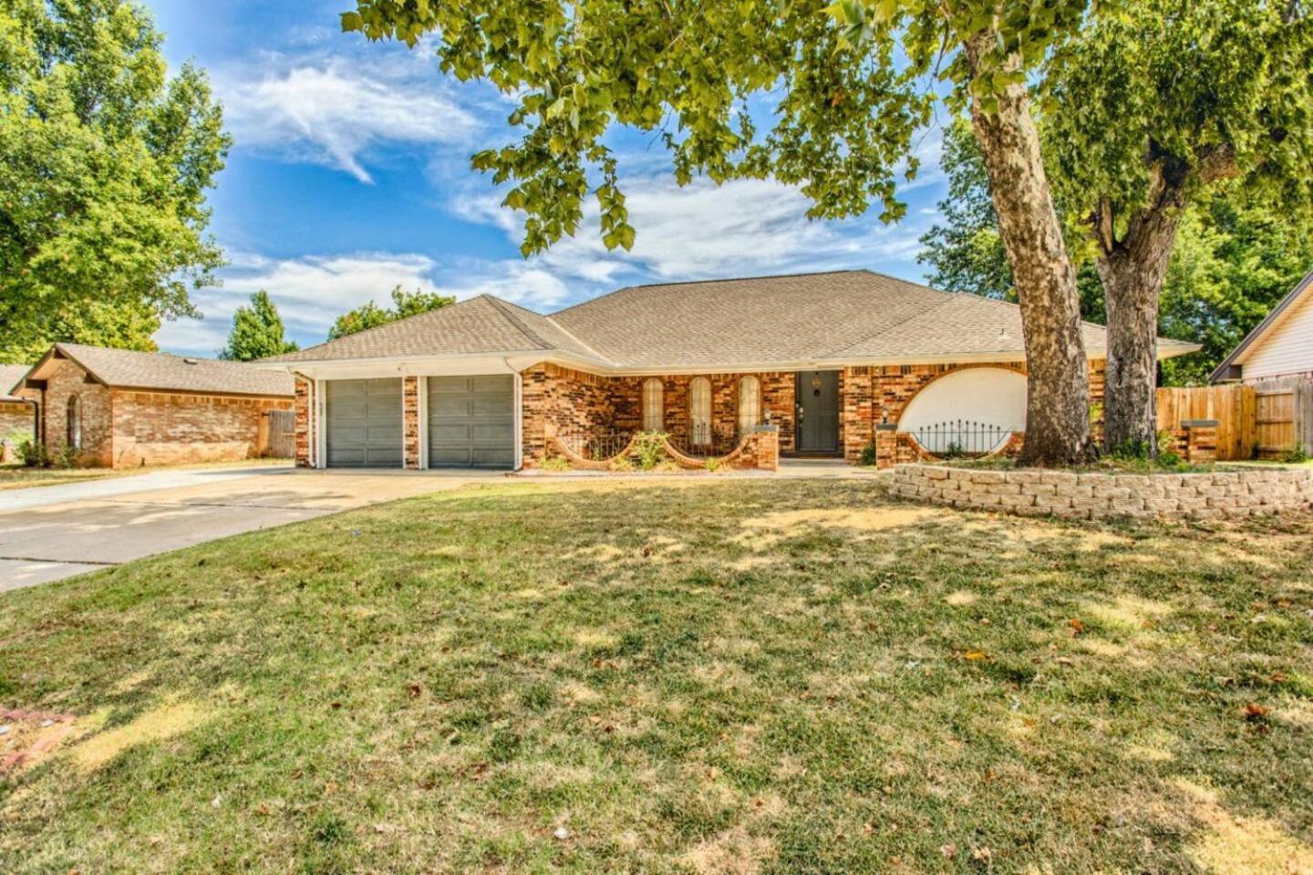New Hummingbird Haven - Nw Okc, Billiards, Firepit Villa Oklahoma City Exterior photo